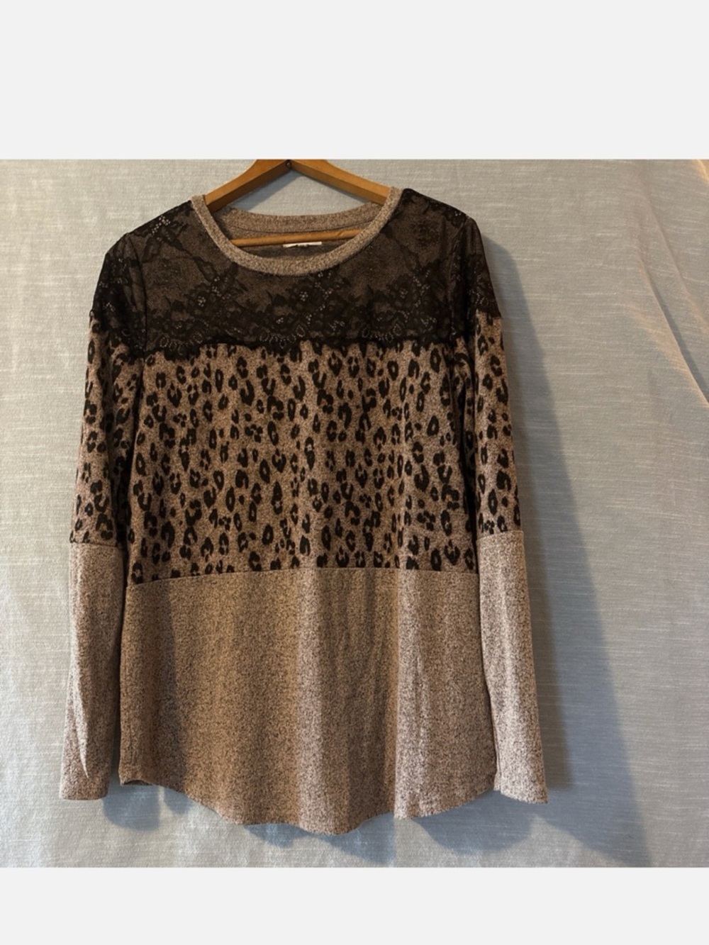 Maurices Pullover Long Sleeve Beige/Black Animal Print - Picture 2 of 7